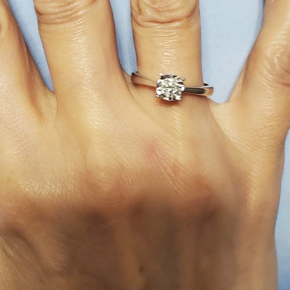 Brand new beautiful diamond engagement 14K white gold ring - Picture 9 of 11